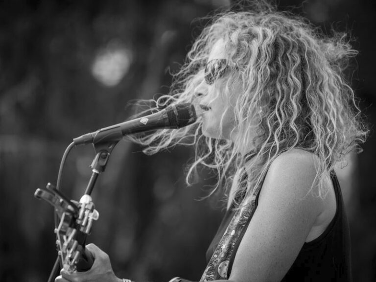Alice Leon Booking Agents | Hire Alice Leon for Corporate & Private ...